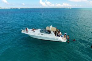 Seaside Sensation: Boat Rentals Miami Beach Excursion